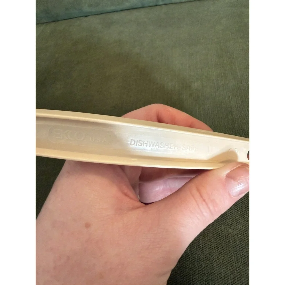 VINTAGE EKCO SLOTTED PASTA SPOON Dishwasher Safe USA almond Serving Utensil Food